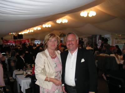 Mit Kooperationspartnerin Elke Koll beim Golfturnier des Rotary Club Strausberg, Mai 2006